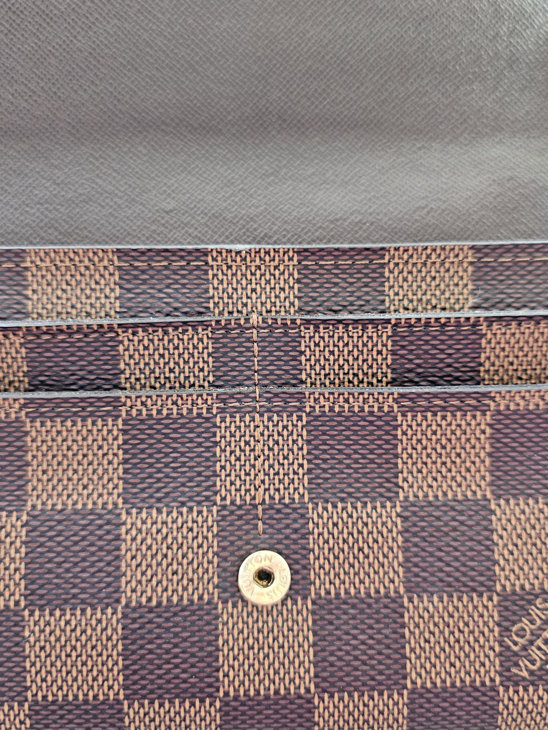 Sarah Damier Ebene Wallet - Image 18