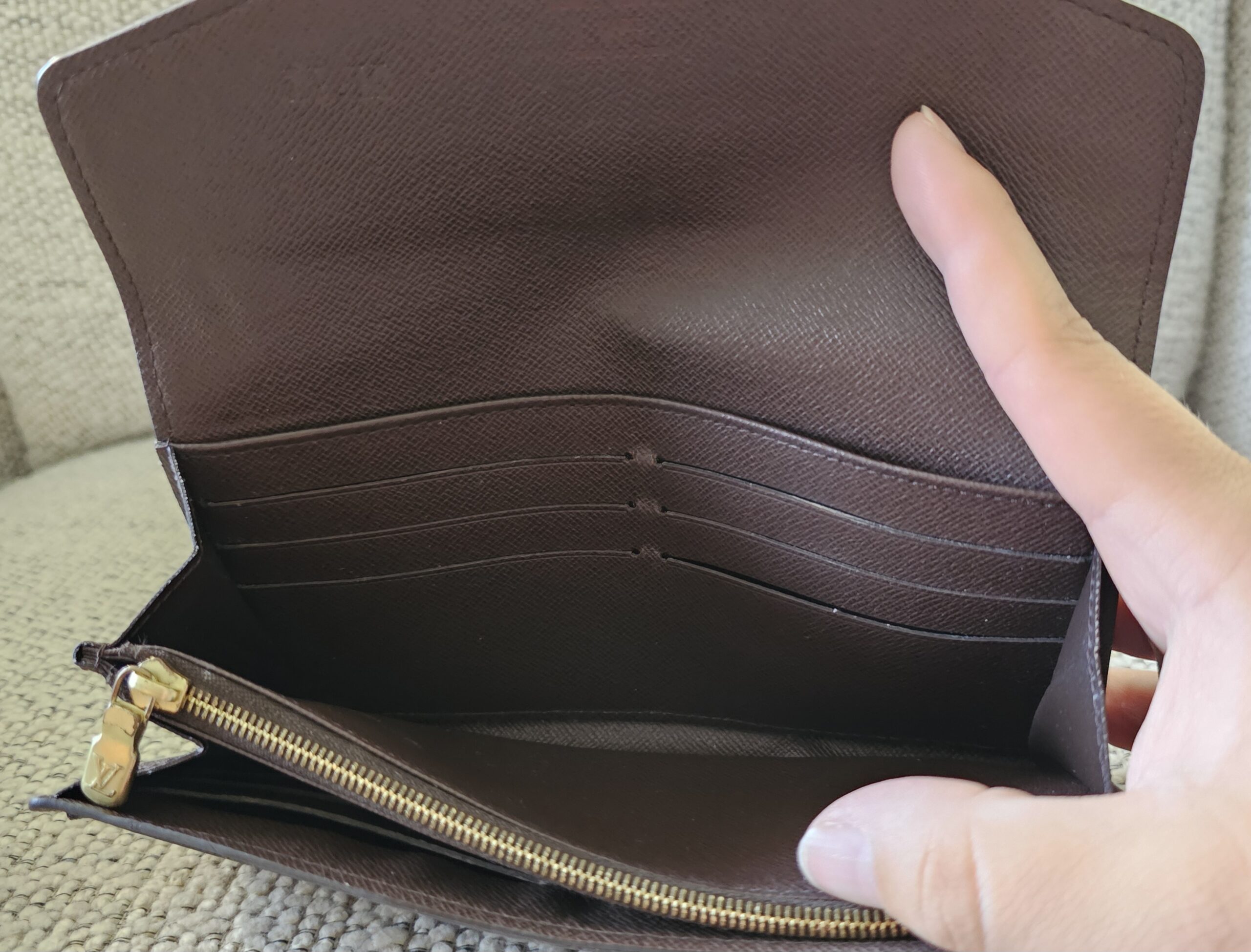 Sarah Damier Ebene Wallet - Image 19