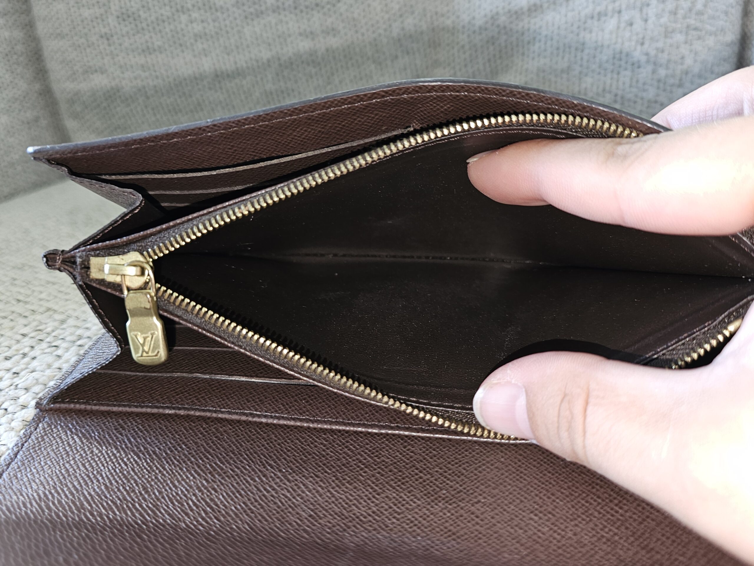 Sarah Damier Ebene Wallet - Image 21