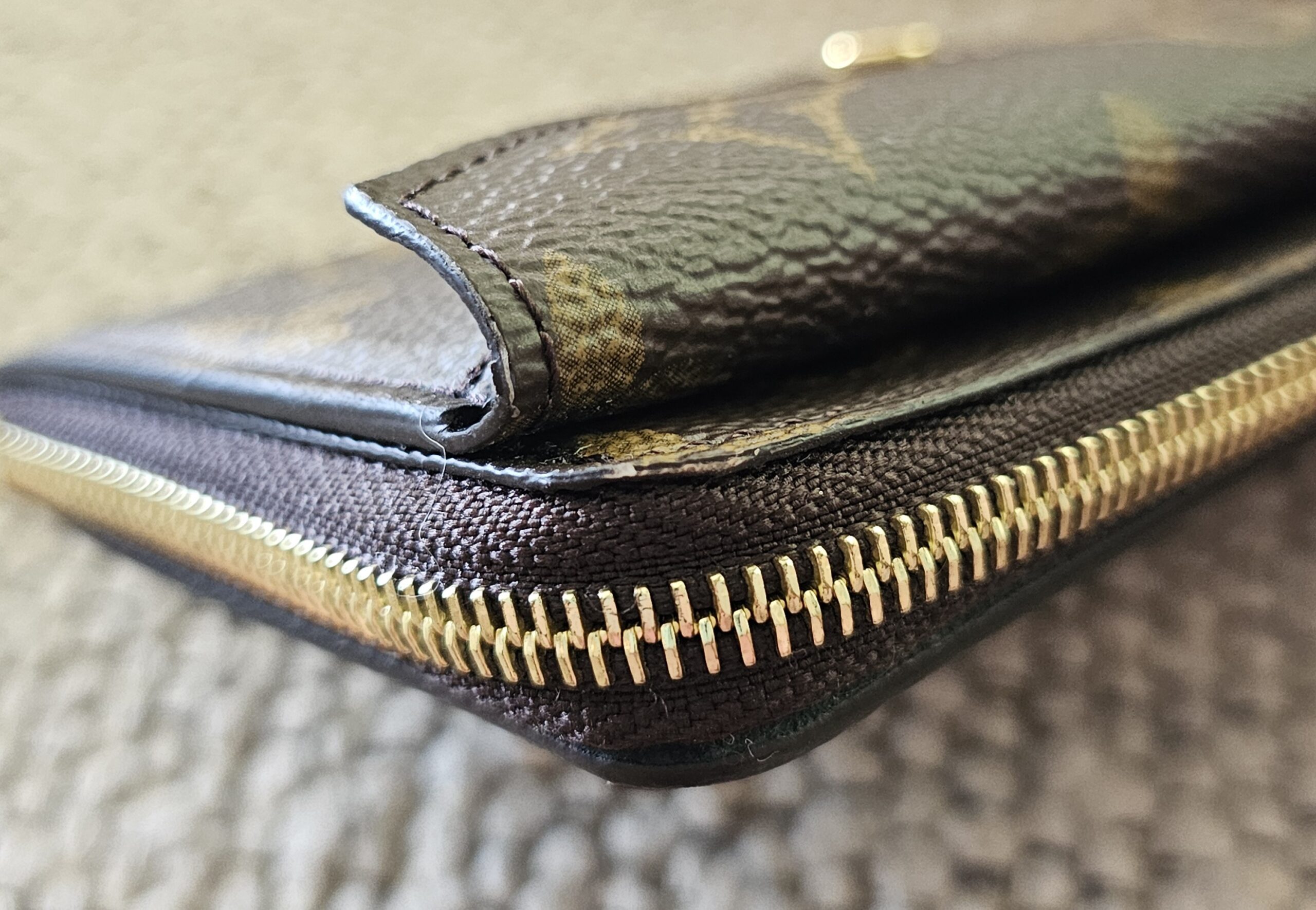 Recto Verso Card Holder - Image 10