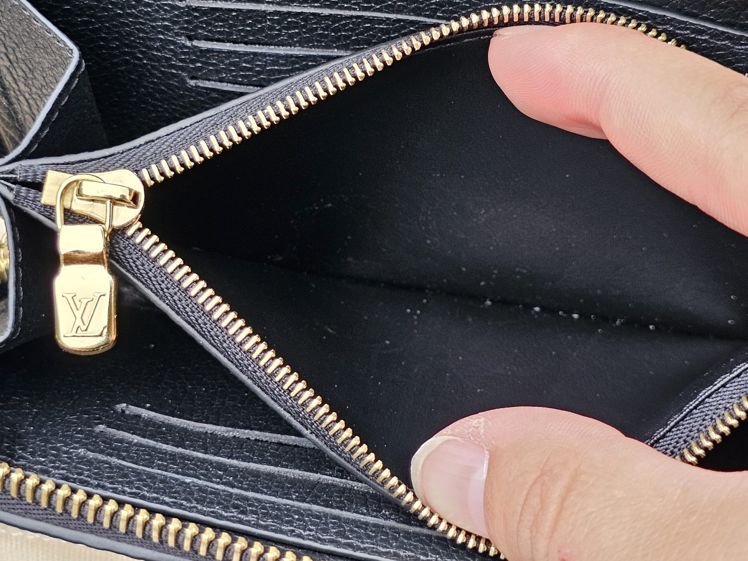 Margot Empreinte Black Wallet - Image 15