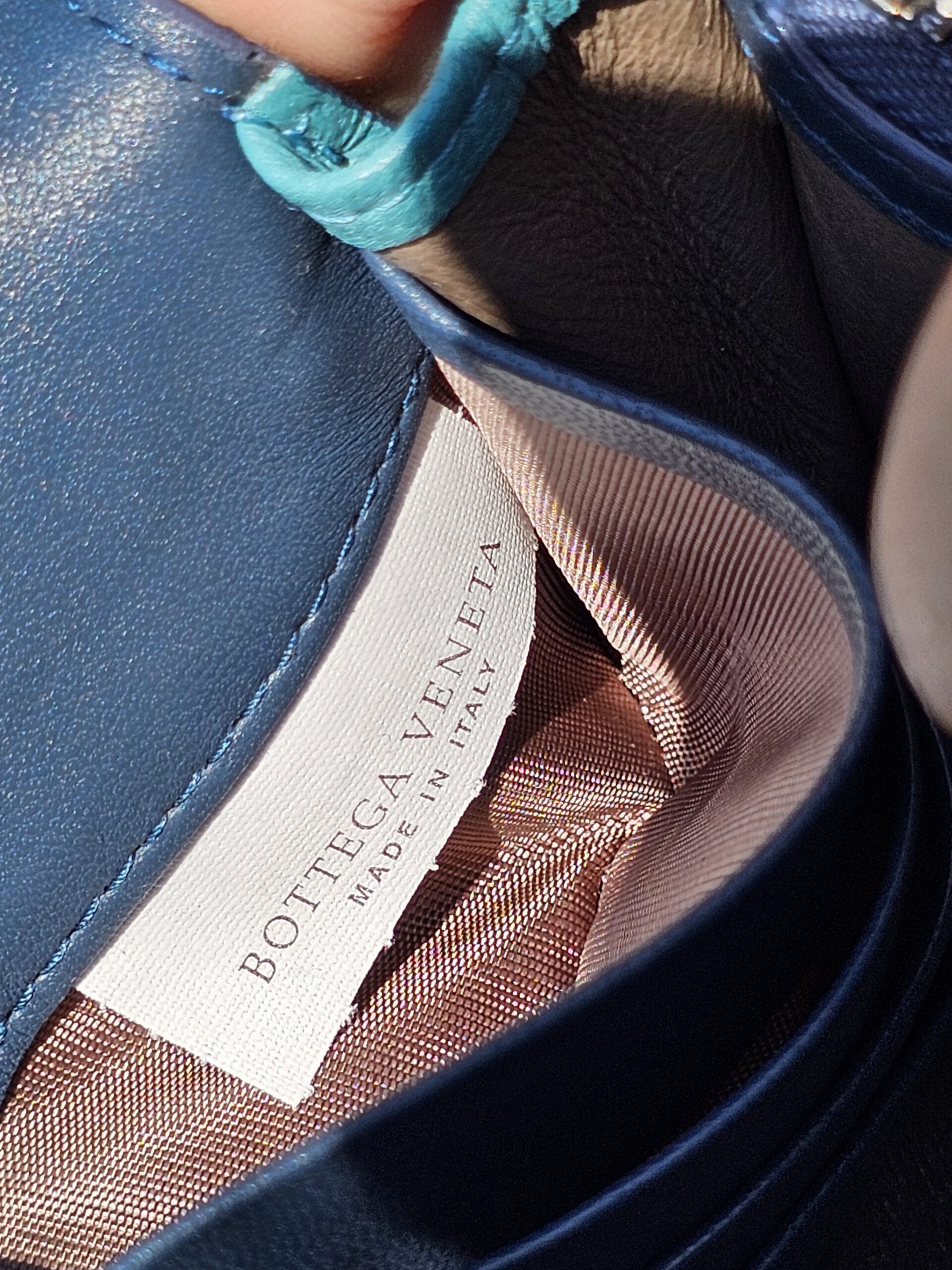 Bottega Veneta Intrecciato Weave Wallet on Strap - Image 19