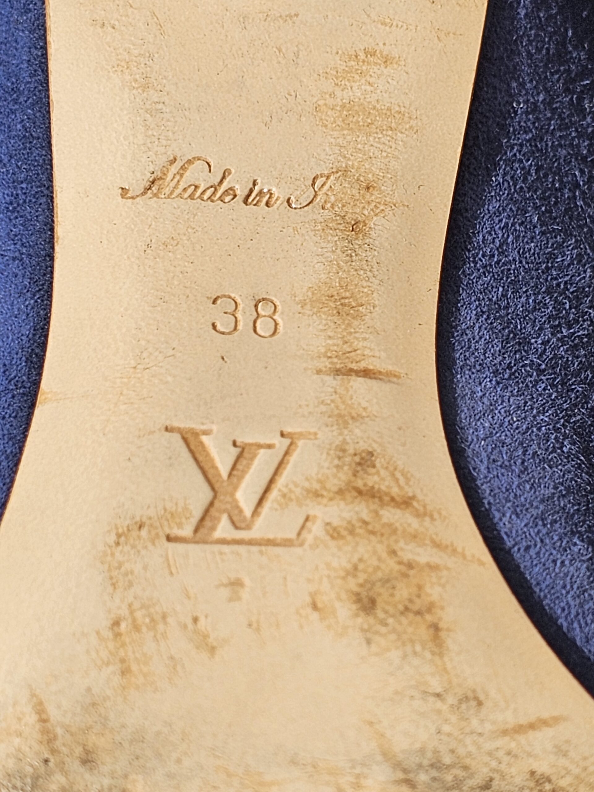 Louis Vuitton Kitten V Seude Heels - Image 13