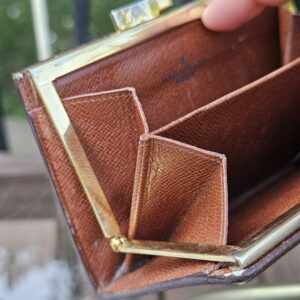 Kisslock Coin Wallet - Image 7