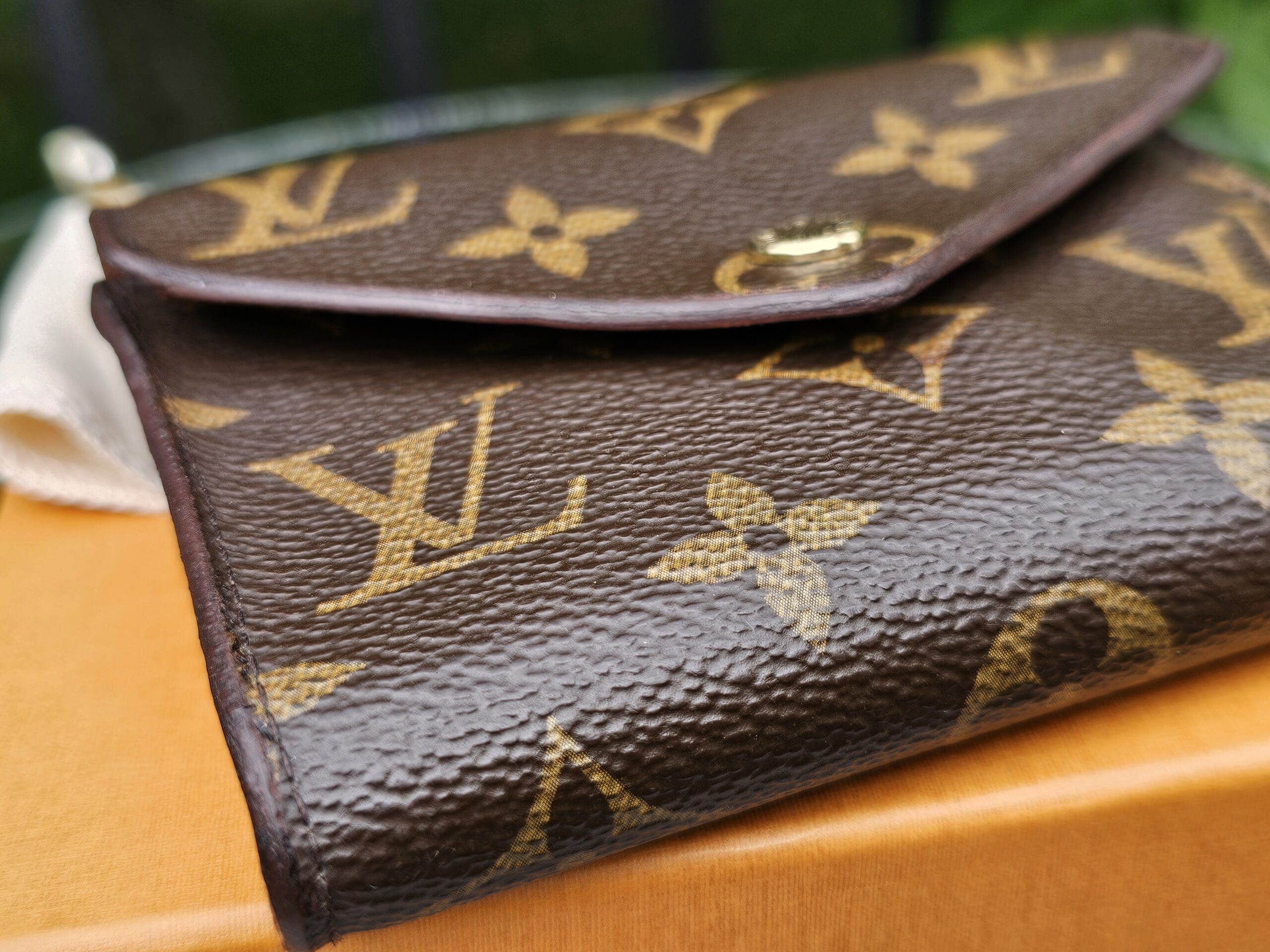 Louis Vuitton Victorine Monogram - Image 8
