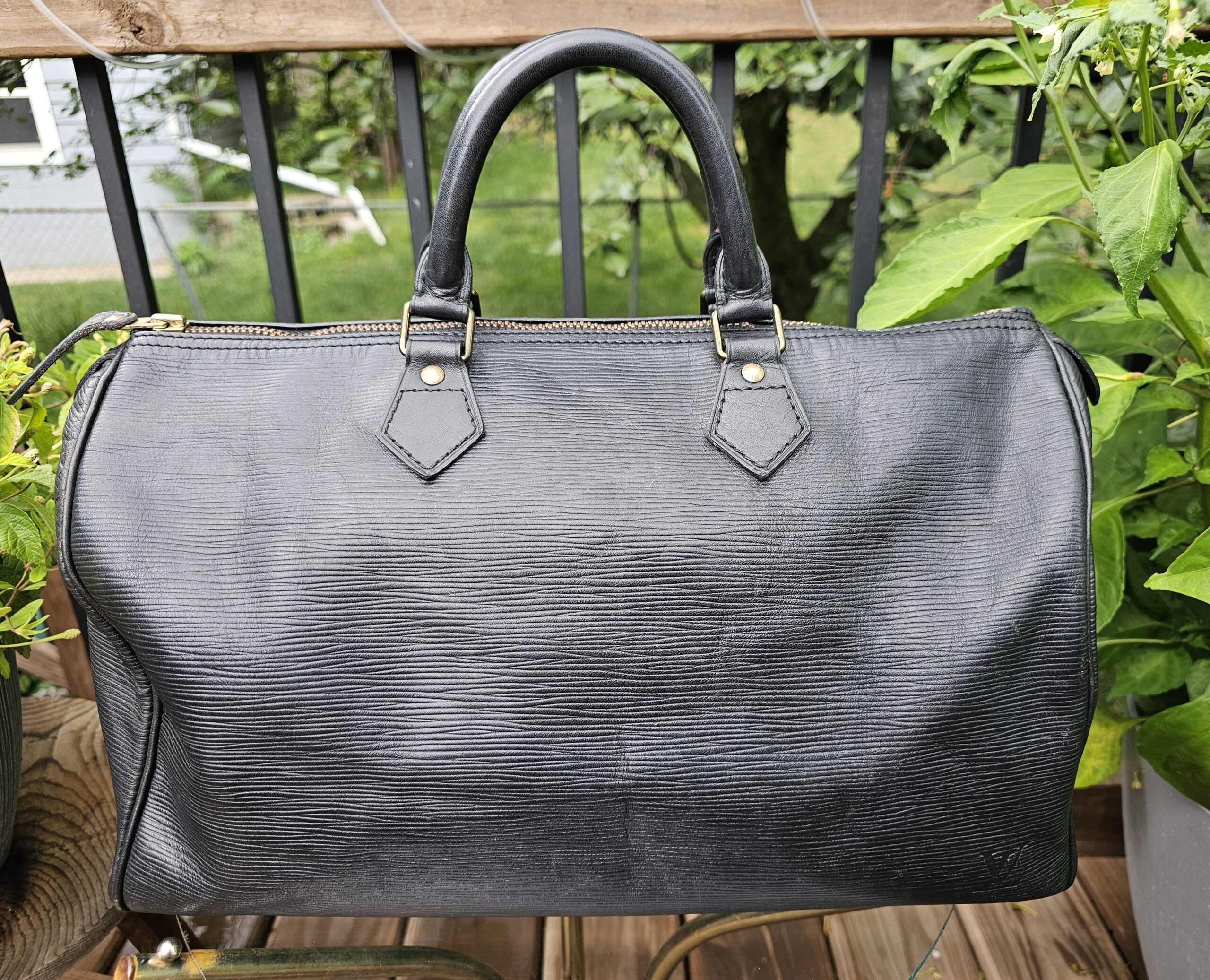 Louis Vuitton Speedy 35 Black Epi Leather Handbag Made in France - Image 4