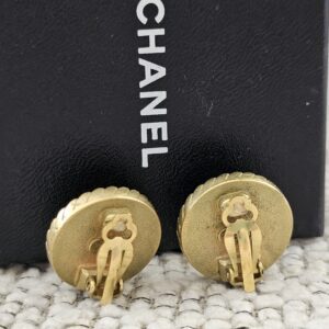 Chanel CC Vintage Clip On Earrings - Image 5