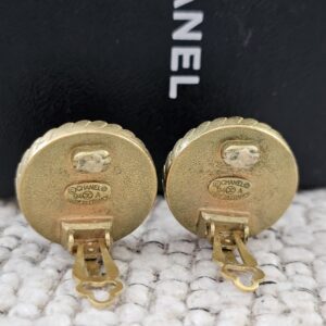 Chanel CC Vintage Clip On Earrings - Image 6