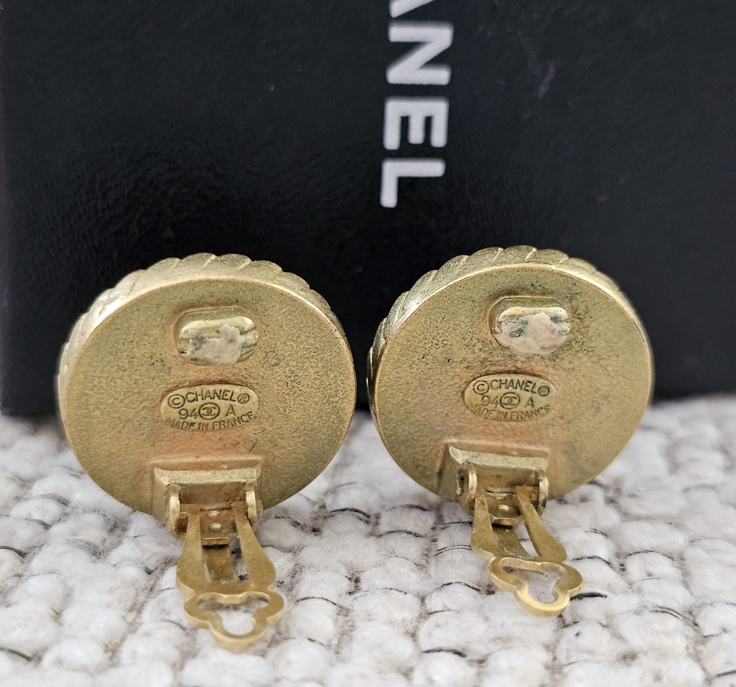 Chanel CC Vintage Clip On Earrings - Image 6