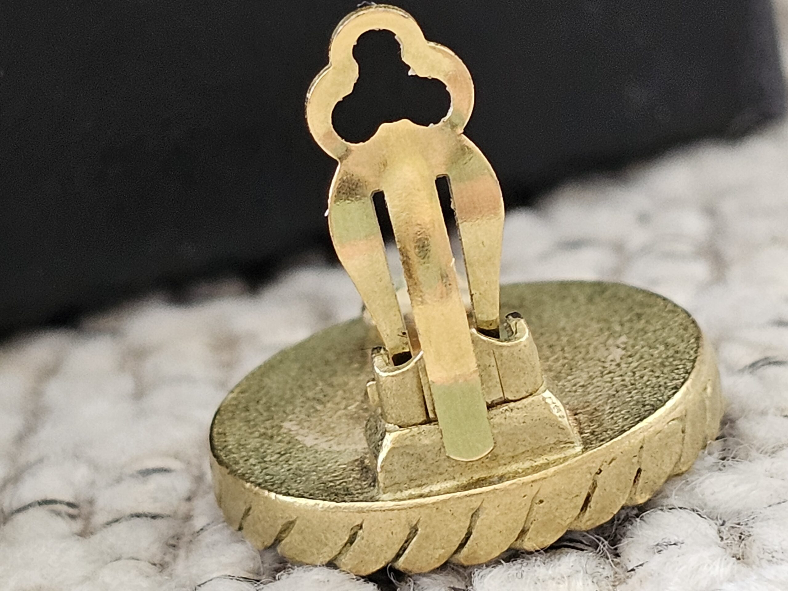 Chanel CC Vintage Clip On Earrings - Image 8
