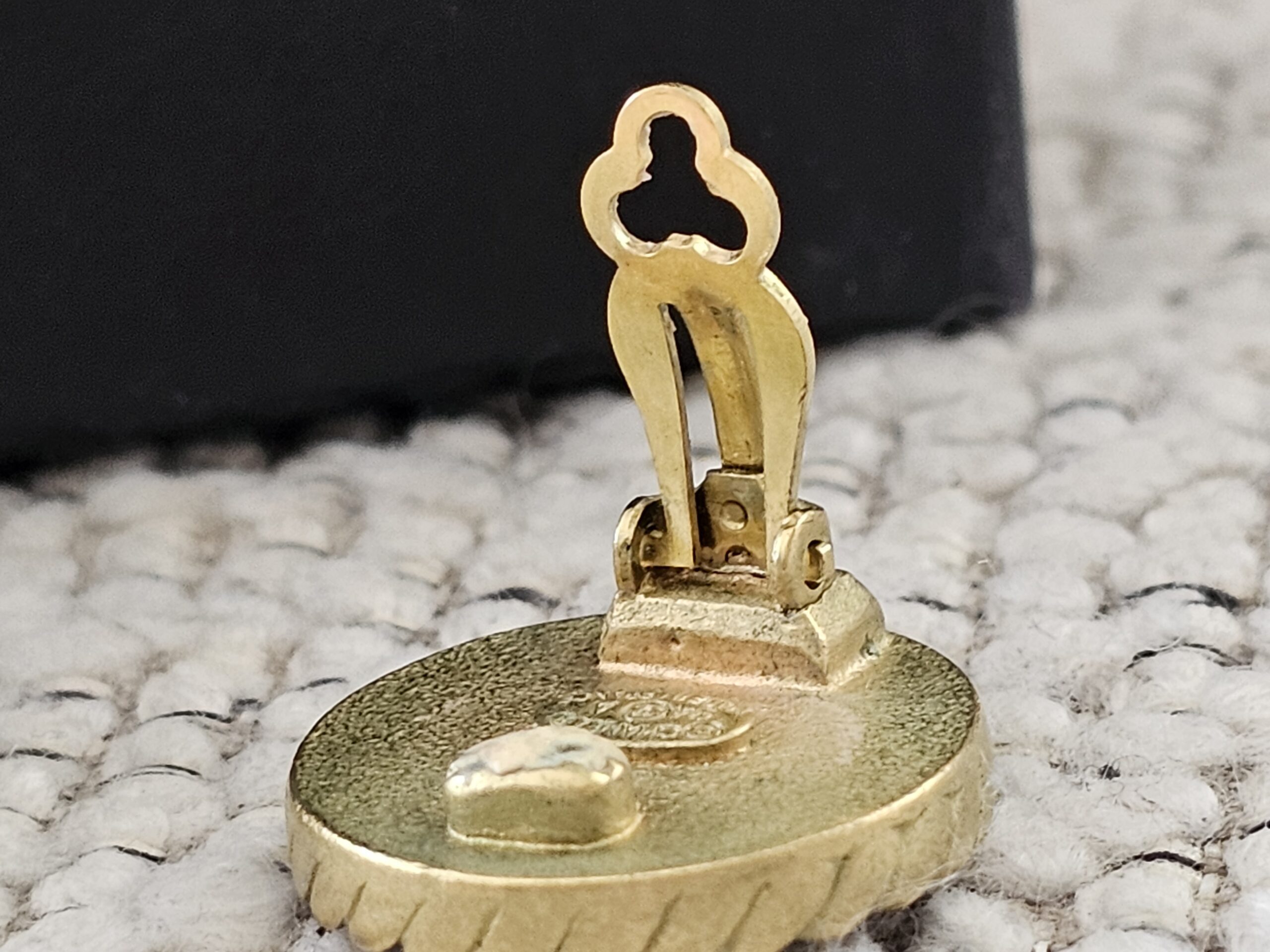Chanel CC Vintage Clip On Earrings - Image 9
