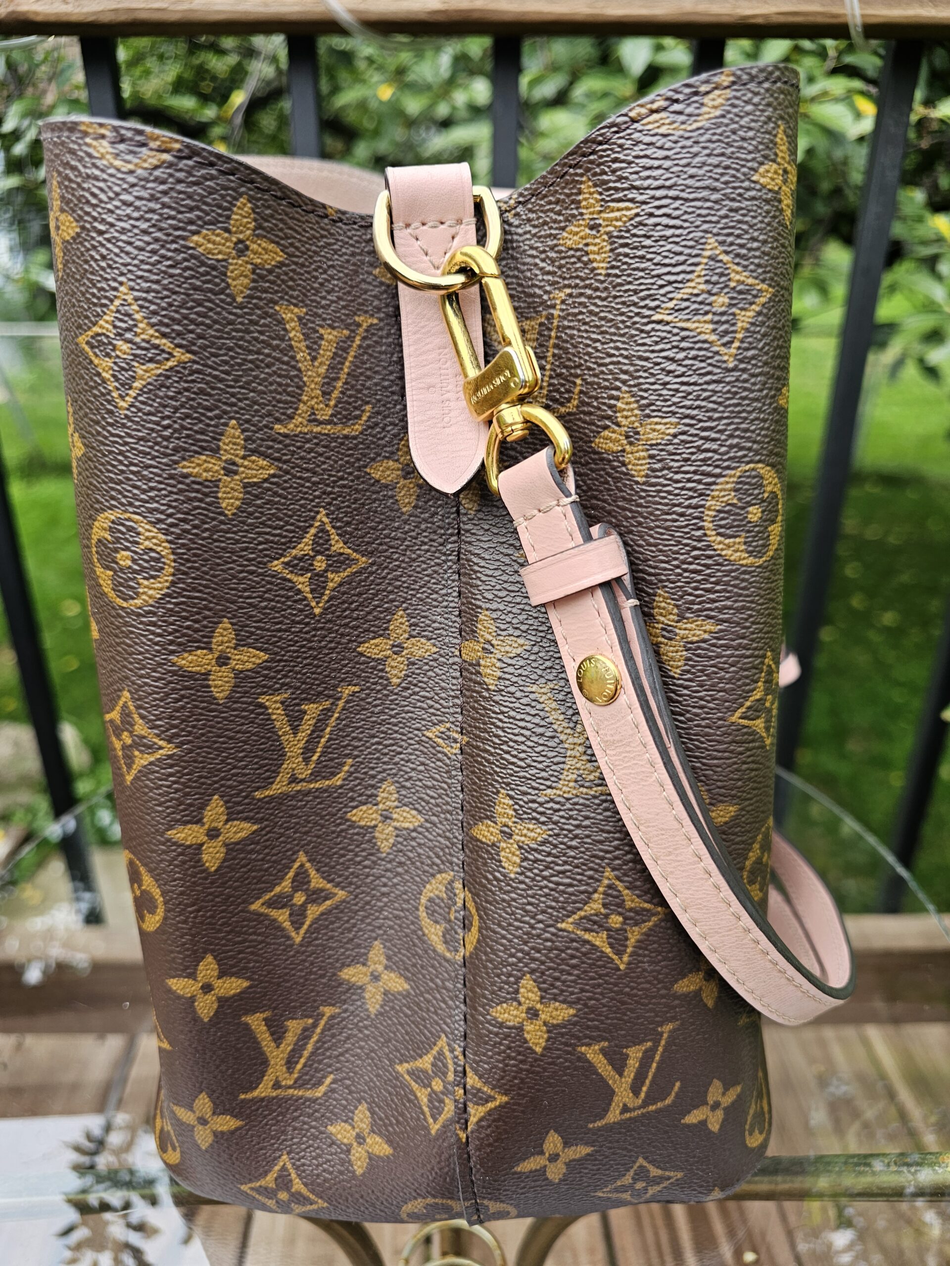 Side profile of the Louis Vuitton NeoNoe MM with the Rose Poudre leather strap attached