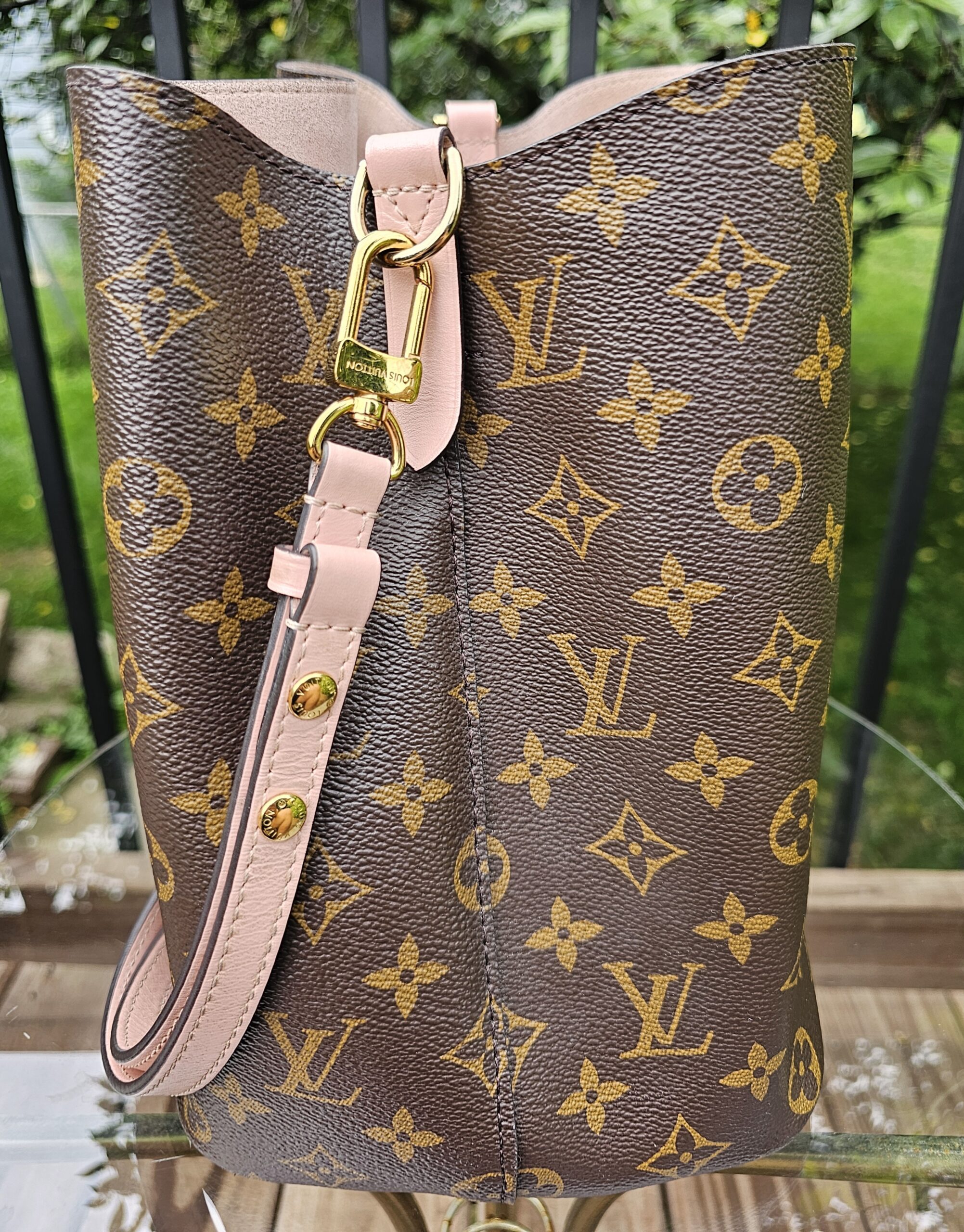 Rose Poudre leather strap and gold-tone hardware on the side of the Louis Vuitton NeoNoe MM