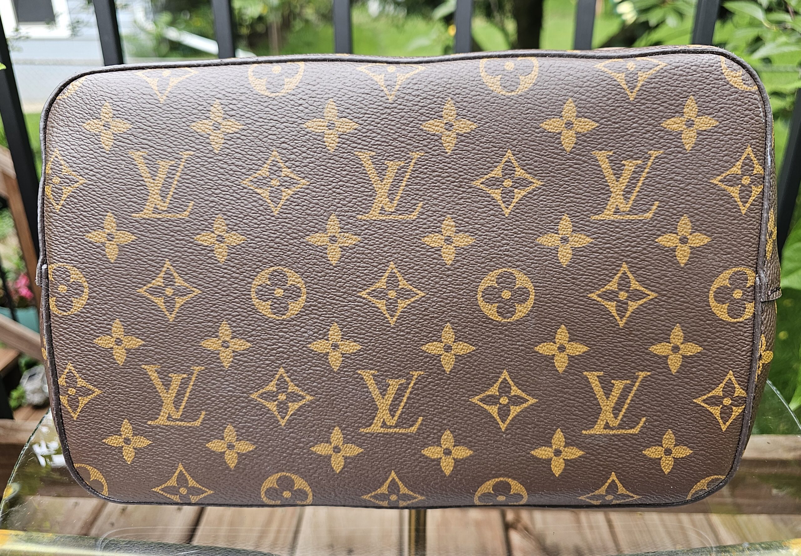 Base of the Louis Vuitton Monogram NeoNoe MM in Monogram coated canvas