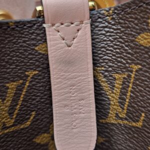 Rose Poudre leather tab and gold-tone hardware on the Louis Vuitton NeoNoe MM