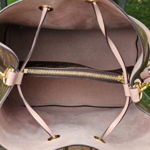 Louis Vuitton NeoNoe MM opened to show both interior compartments in Rose Poudre microfiber