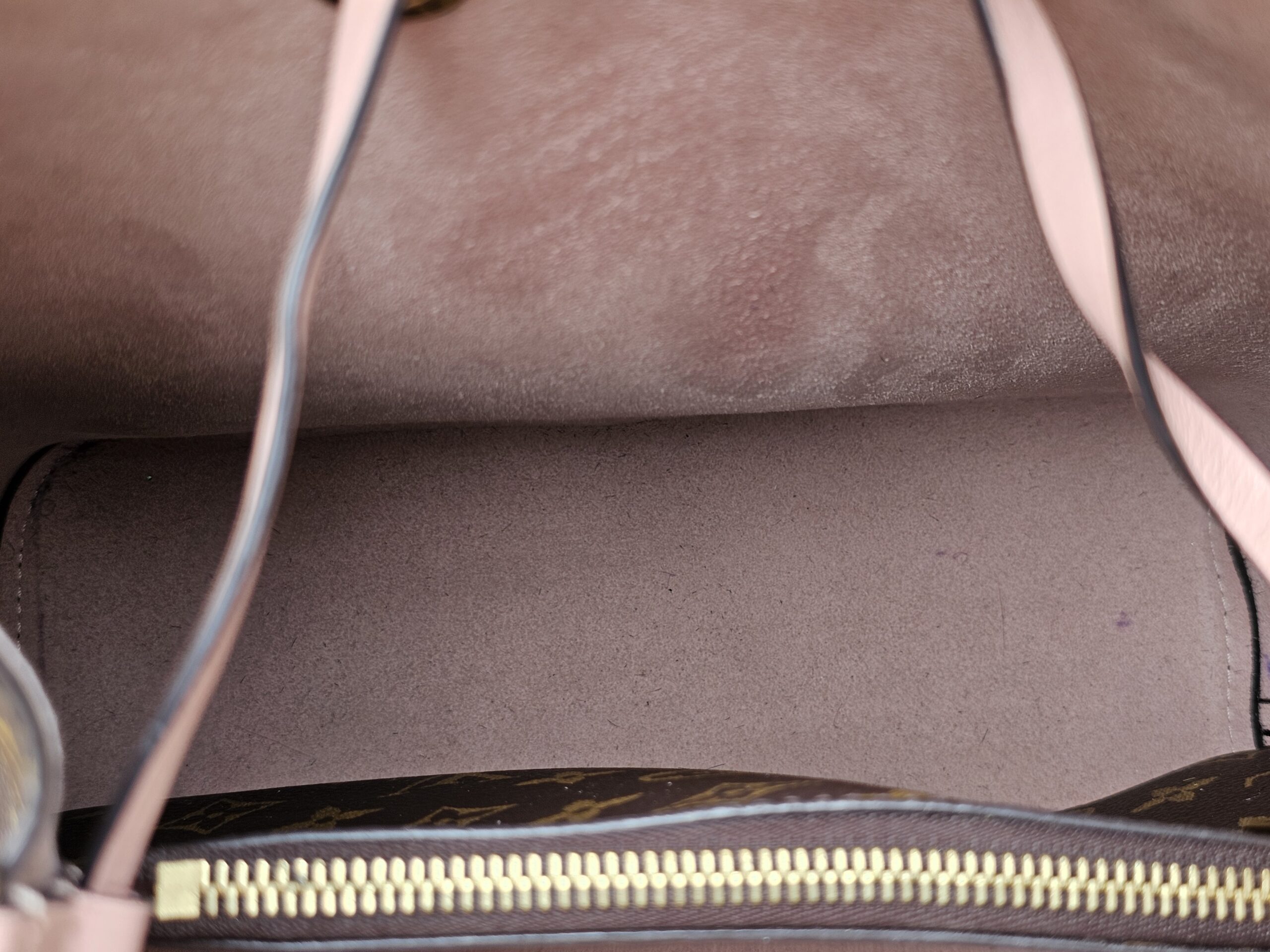 Rose Poudre microfiber lining inside the Louis Vuitton Monogram NeoNoe MM