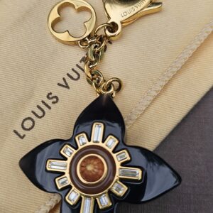 Gold-tone lobster clasp and LV flower ring on the Fleur d Etoile bag charm
