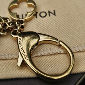 Gold-tone key ring and Louis Vuitton engraved clasp on the Fleur d Etoile charm