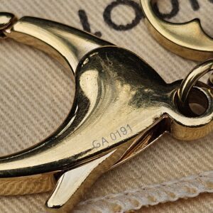 Code GA 0191 stamped on the gold-tone clasp of the Louis Vuitton Fleur d Etoile charm