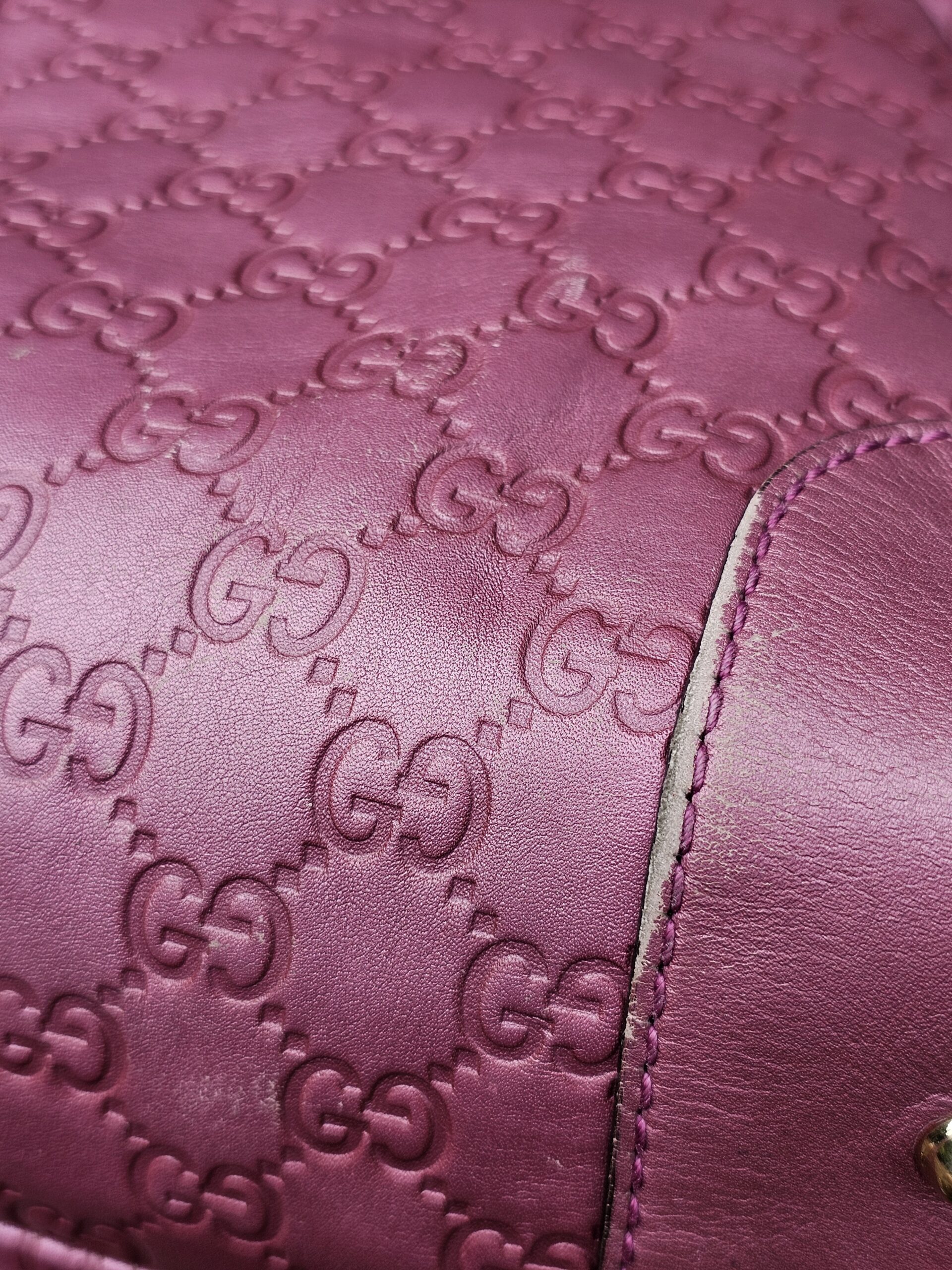 Pink Guccissima embossed leather and stitching on the Gucci Heart Bit tote
