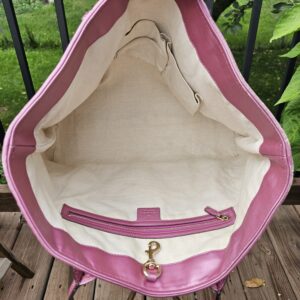 Light canvas interior of the Gucci Guccissima Large Heart Bit tote
