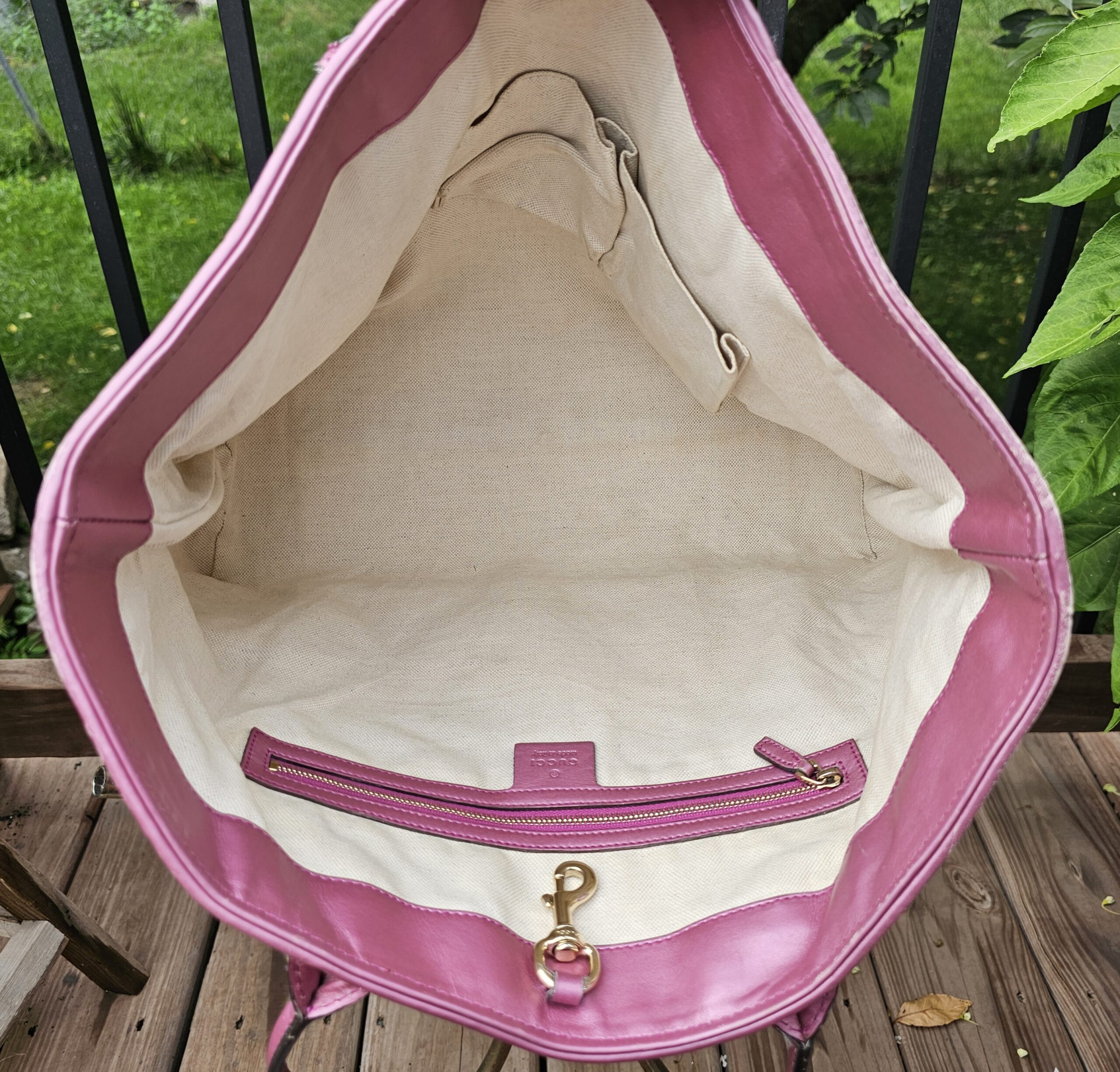 Light canvas interior of the Gucci Guccissima Large Heart Bit tote