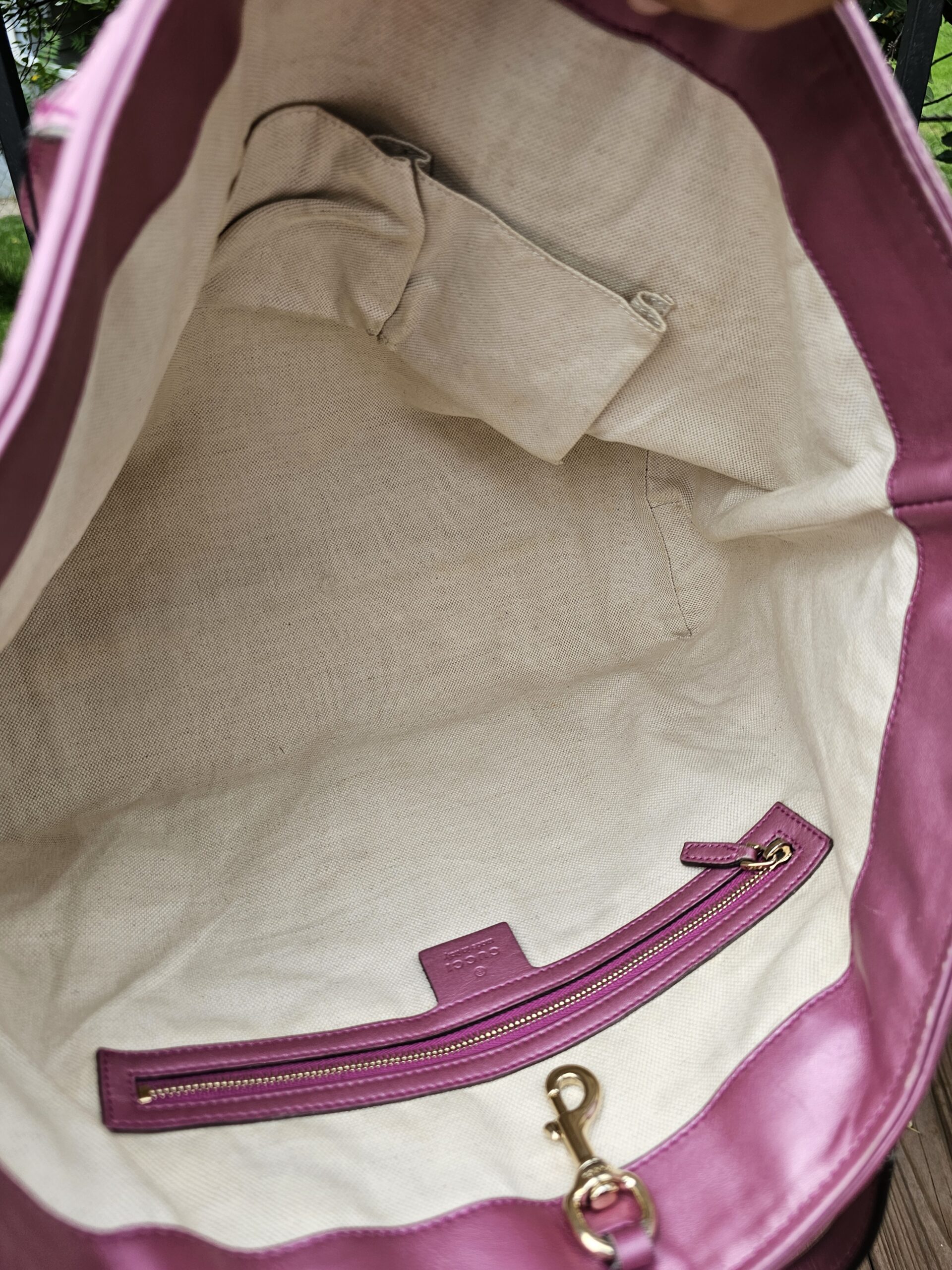 Interior zip pocket of the Gucci Guccissima Large Heart Bit tote