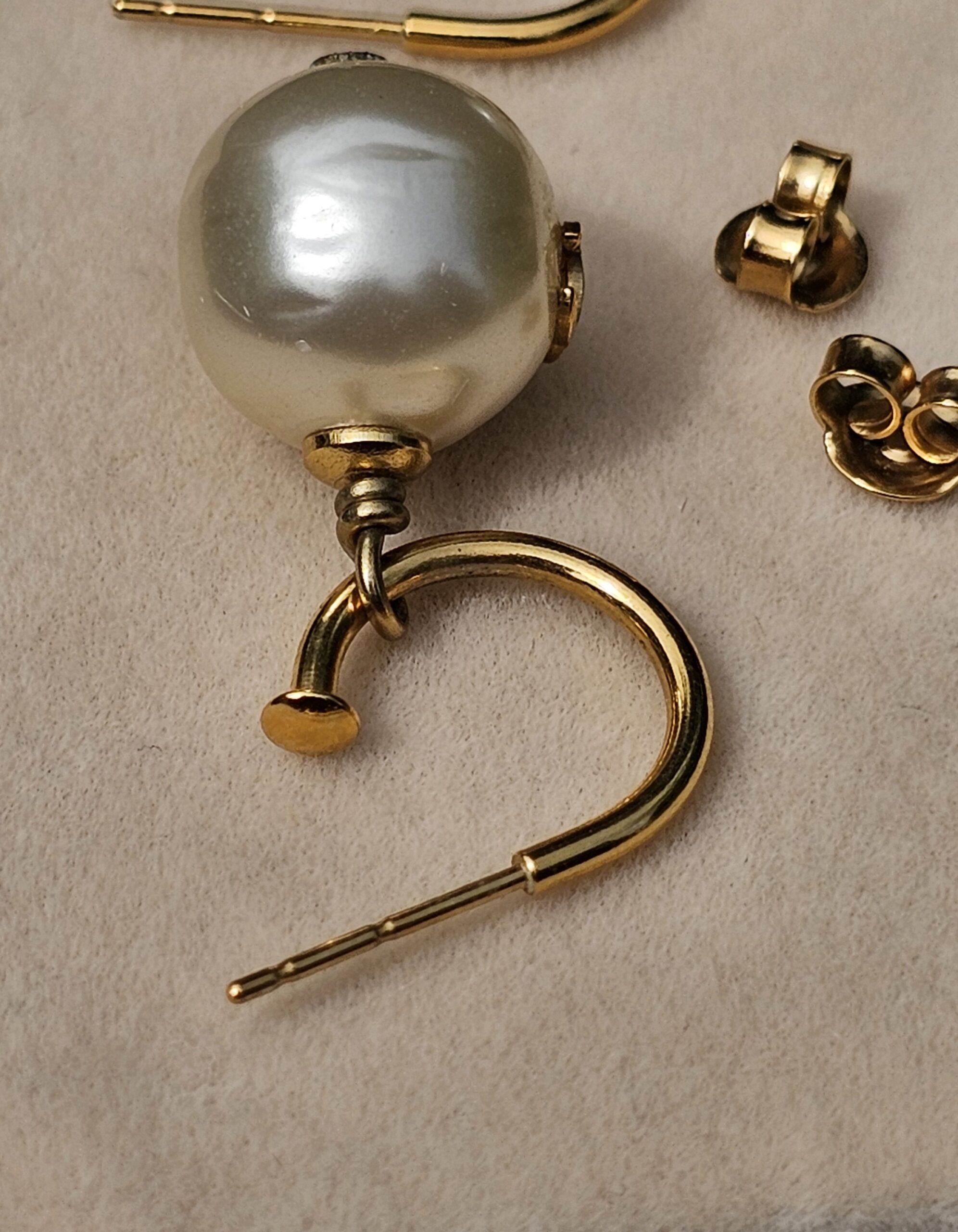 Single Chanel faux pearl drop earring with gold-tone hoop and butterfly backs alongside