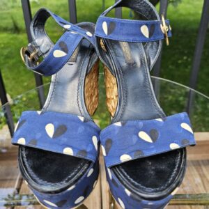 Top view of both Louis Vuitton printed raffia wedge sandals showing the blue printed straps and black leather footbeds