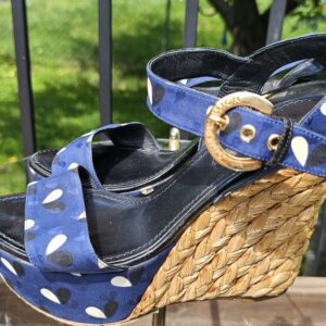 Side view of the Louis Vuitton printed raffia wedge sandal showing the gold-tone engraved buckle and raffia wedge