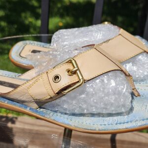 Natural leather strap and gold-tone buckle across the Louis Vuitton Monogram denim thong sandal