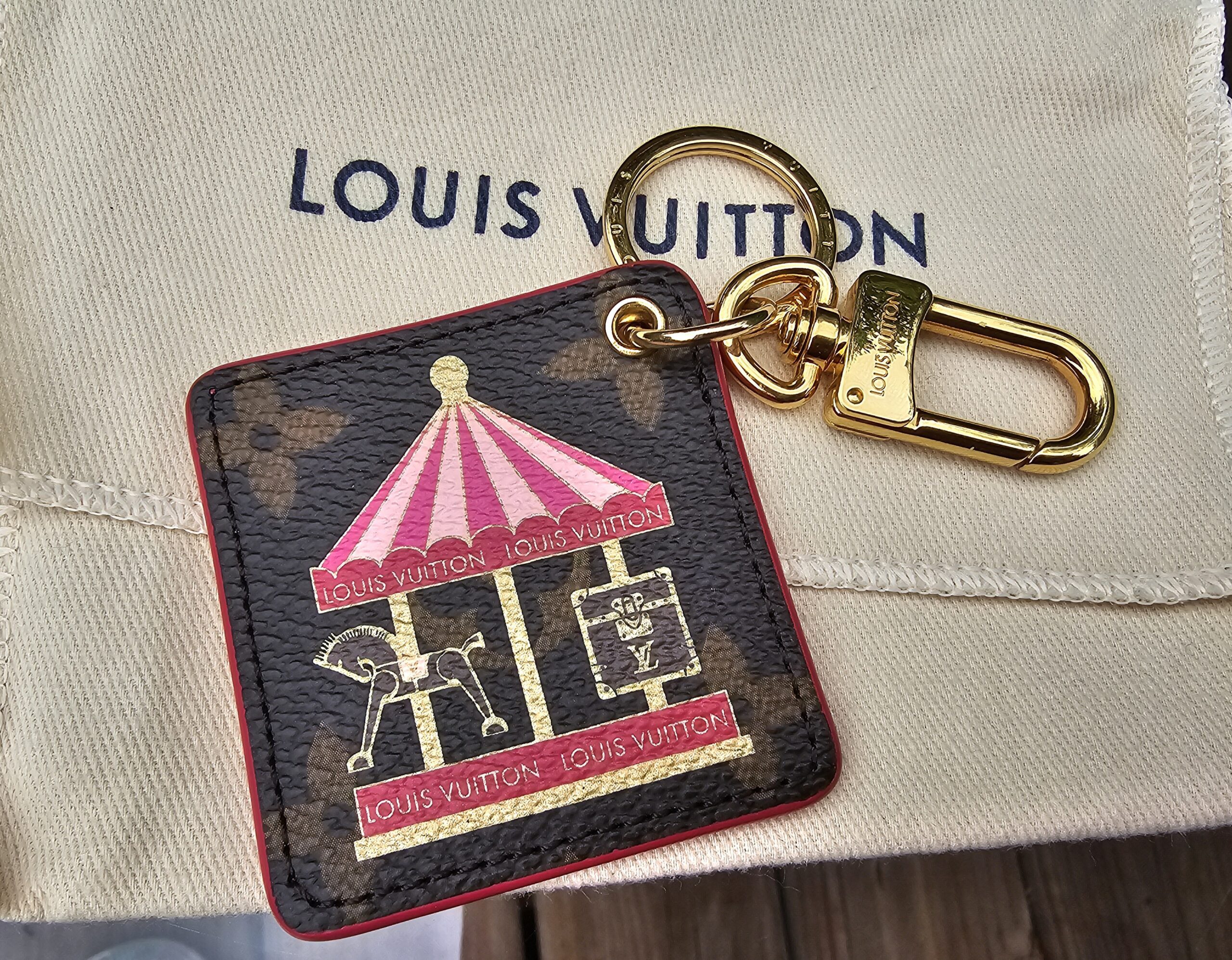 Louis Vuitton Illustre Pink Carousel key holder and bag charm in Monogram canvas with a pink carousel illustration and gold-tone clasp
