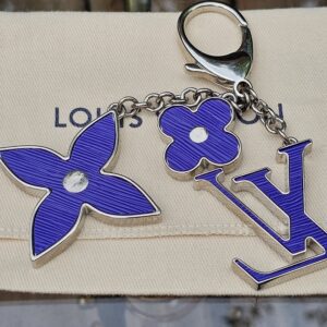 Louis Vuitton Fleur D Epi Charm in Epi Figue - Image 3