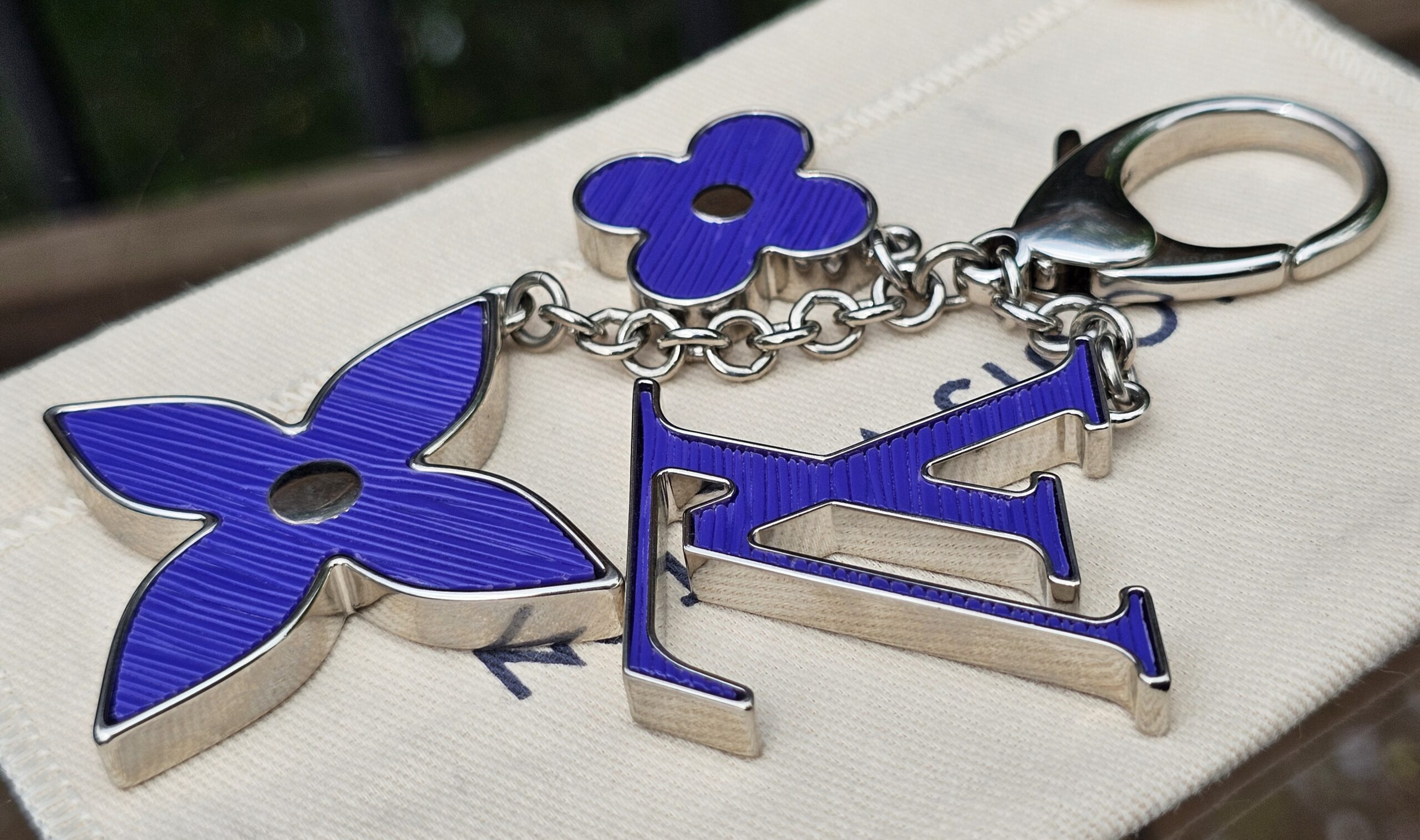 Louis Vuitton Fleur D Epi Charm in Epi Figue - Image 8