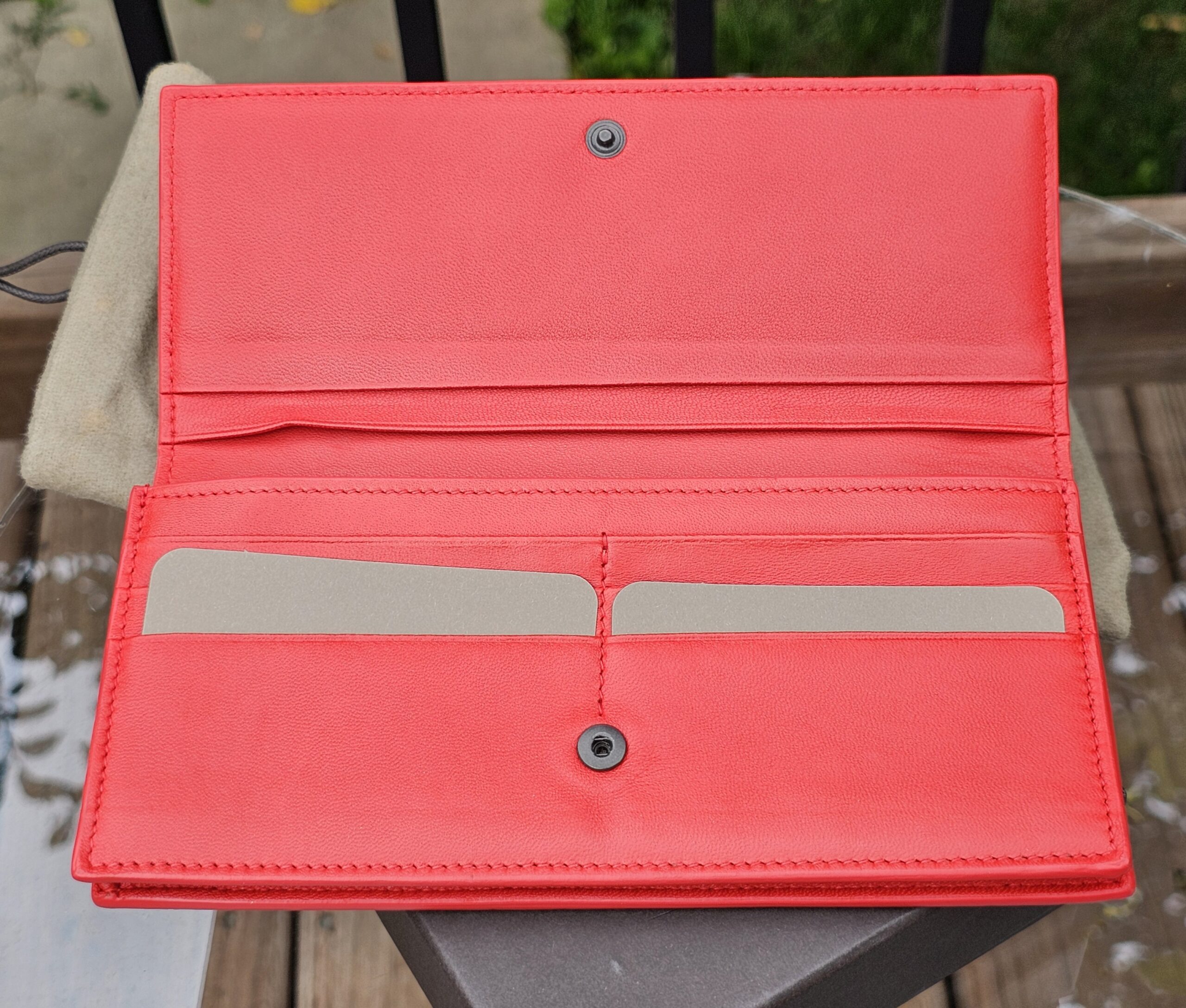 Card slots and full length bill compartments inside the Bottega Veneta Intrecciato wallet