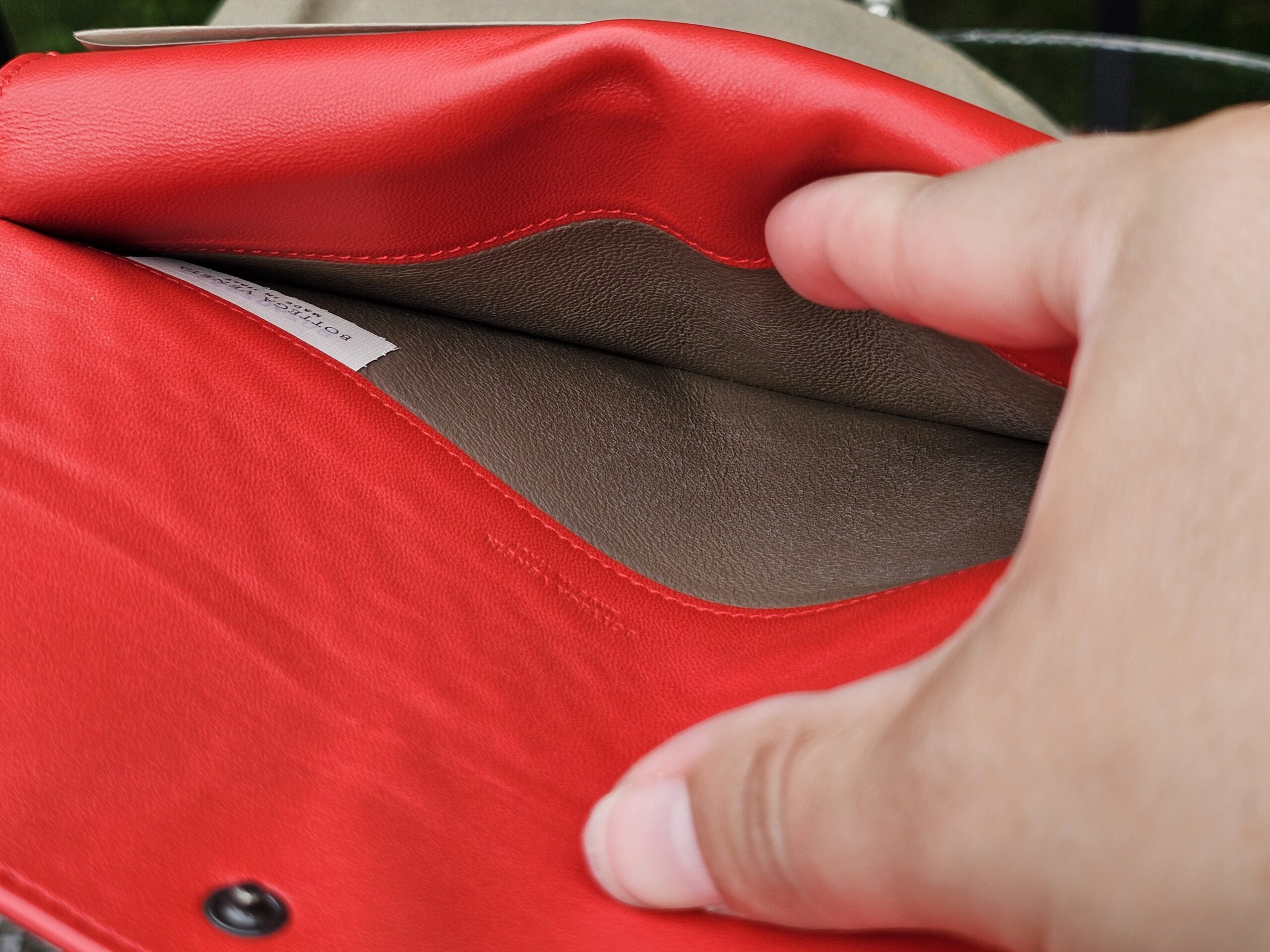 Full length bill compartment inside the Bottega Veneta continental flap wallet