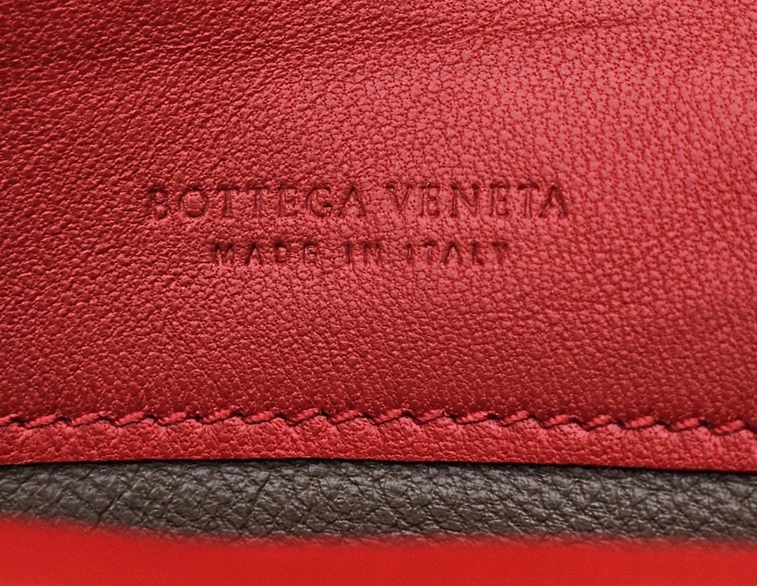 Bottega Veneta made in Italy embossed inside the Intrecciato continental wallet