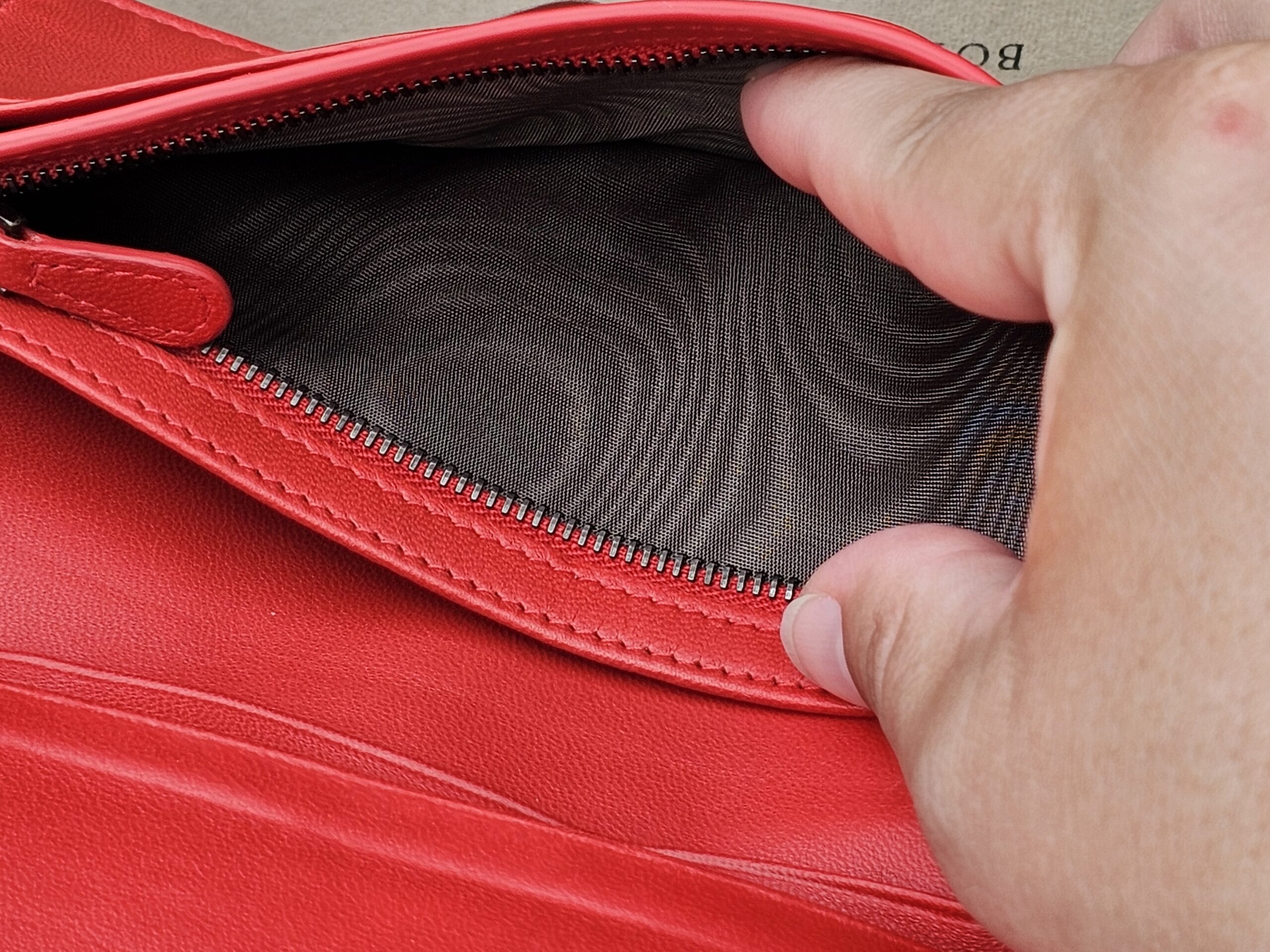 Zip pocket inside the Bottega Veneta Cassis Intrecciato continental wallet