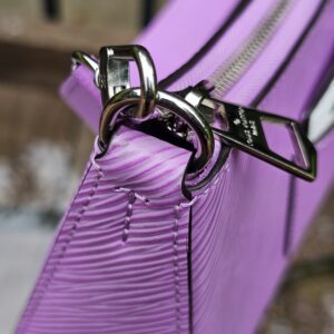 Silver-tone chain and leather strap detail on the Louis Vuitton Epi Marellini