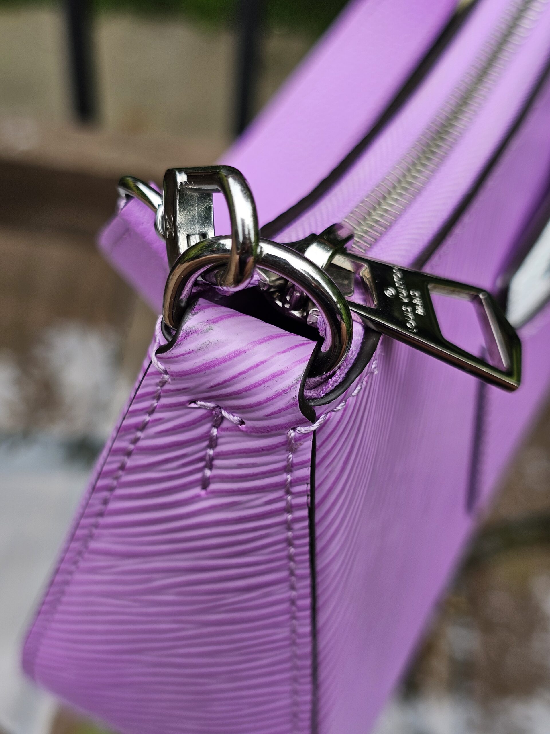 Silver-tone chain and leather strap detail on the Louis Vuitton Epi Marellini