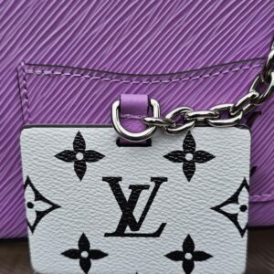 Contrasting Monogram front pocket and silver chain on the Louis Vuitton Epi Marellini