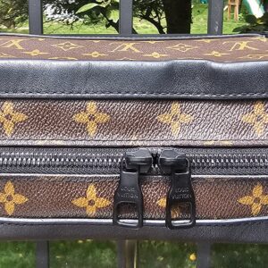Two-way zip closure along the top of the Louis Vuitton Monogram Solar Ray Soft Trunk