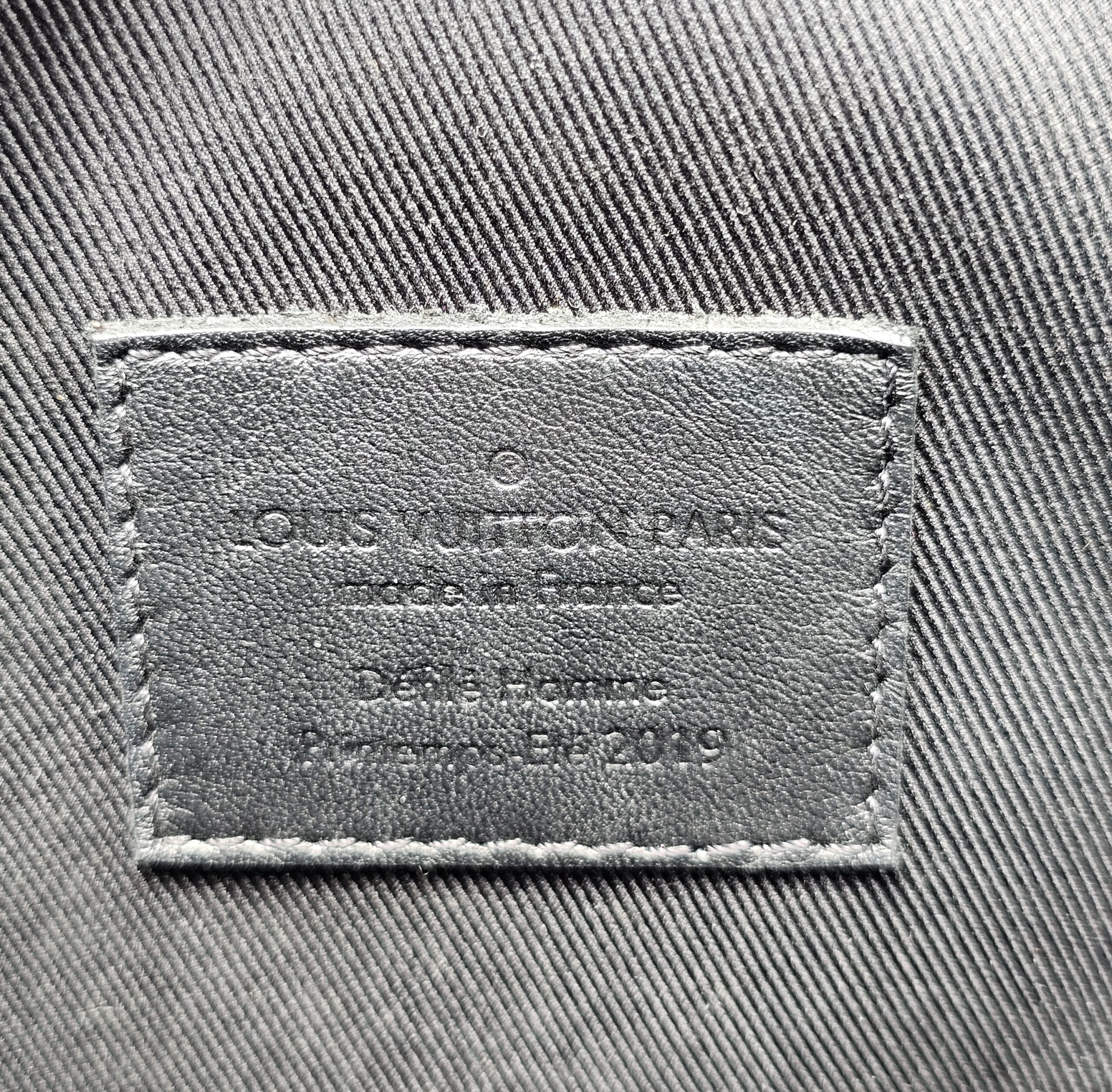 Interior stamp reading Louis Vuitton Paris made in France Defile Homme Printemps-Ete 2019 inside the Solar Ray Soft Trunk