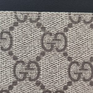 Close-up of the beige and ebony GG Supreme canvas on the Gucci Essence card holder