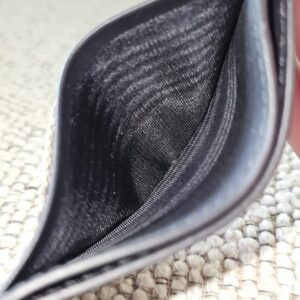 Center compartment of the Gucci Essence card holder held open