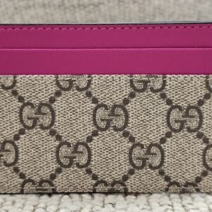 Gucci Essence card holder in beige GG Supreme canvas with vibrant pink calfskin trim