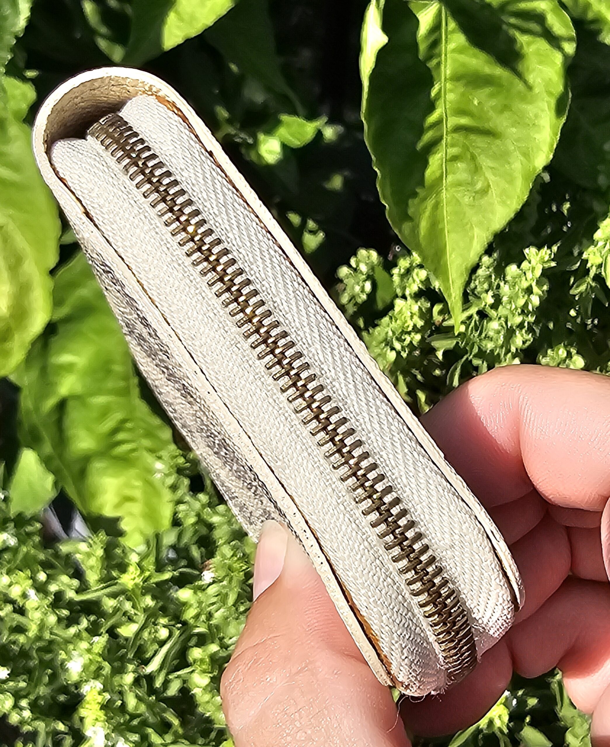 Top of the Louis Vuitton Damier Azur Zippy Coin Purse showing the zip-around closure