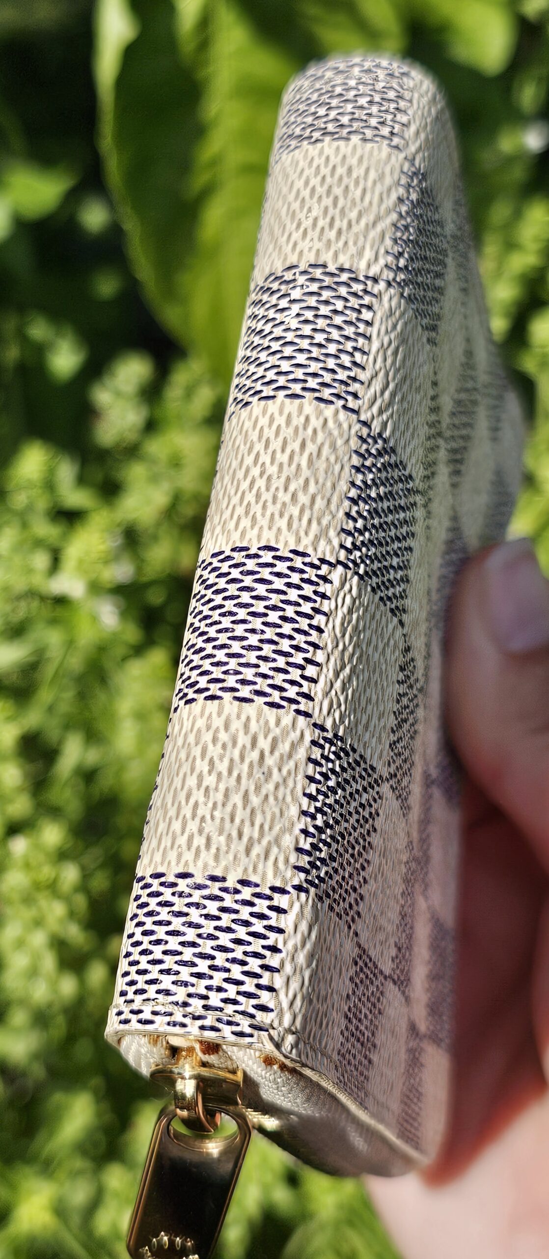 Side profile of the Louis Vuitton Damier Azur Zippy Coin Purse