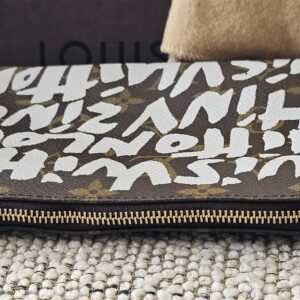 Side profile of the Louis Vuitton Graffiti Pochette Accessoires with the zip closed